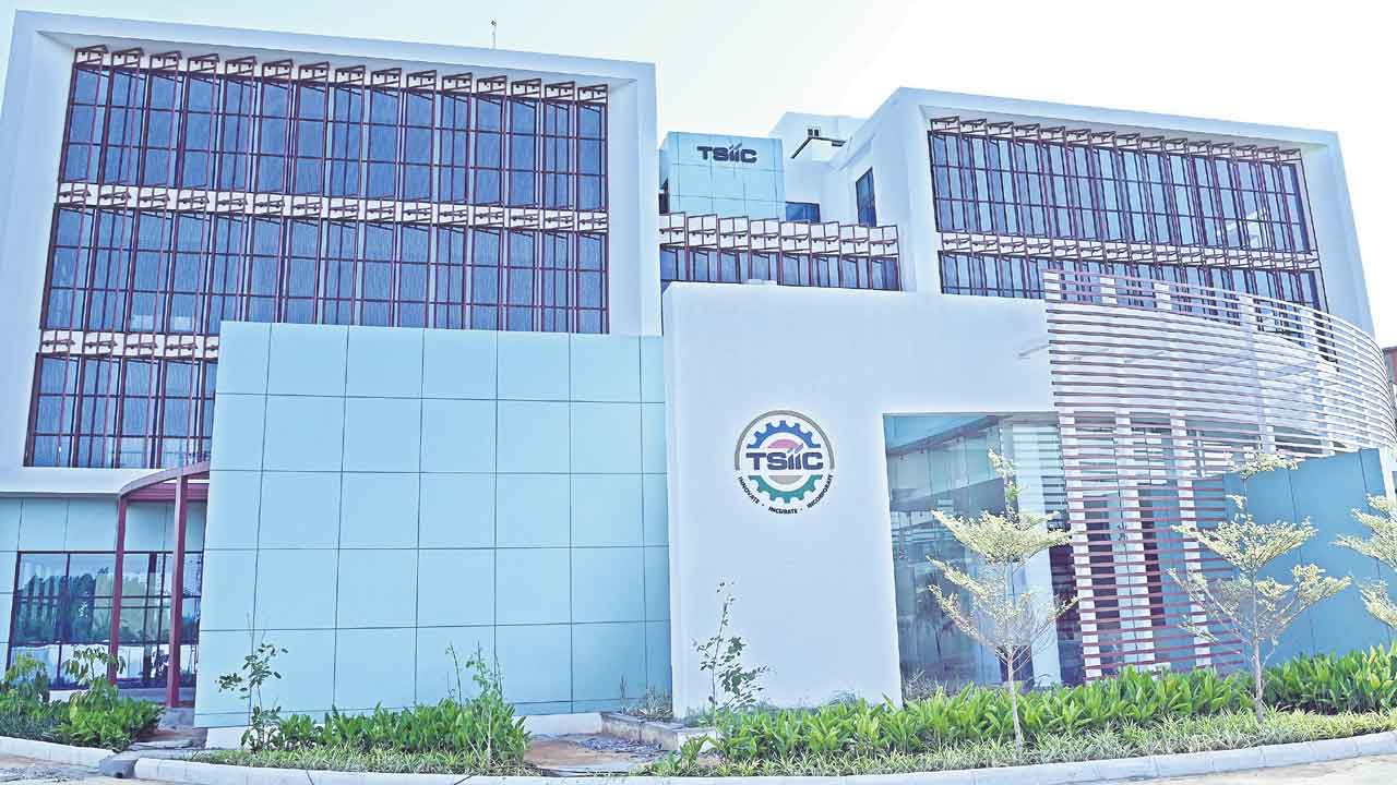 త్వరలోనే నిజామాబాద్‌లో మంత్రి కేటీఆర్‌ పర్యటన.. ఐటీ హబ్‌ ప్రారంభోత్సవం