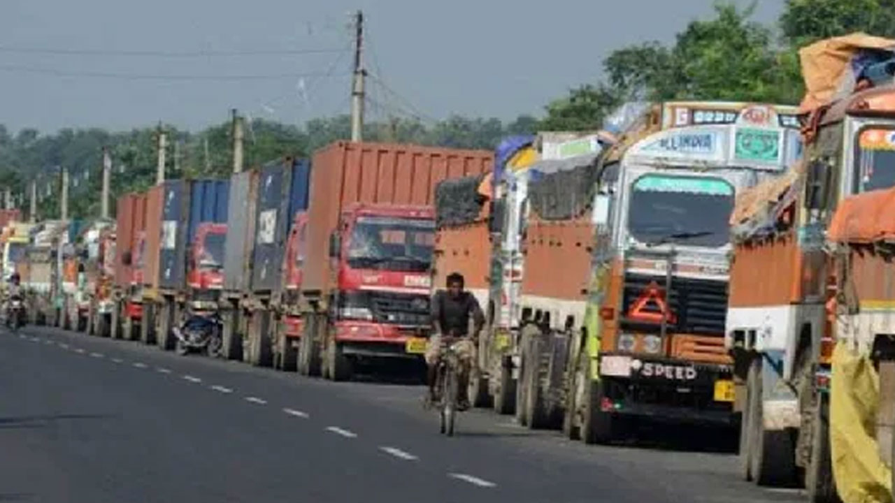 Heavy rains | ఉత్తరాదిలో భారీ వర్షాలు.. తమిళనాడులో నిలిచిన 75 వేలకుపైగా ట్రక్కులు