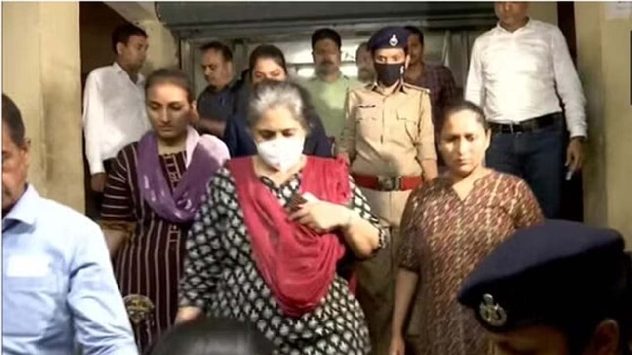 Teesta Setalvad | సామాజిక కార్యకర్త తీస్తా సీతల్వాడ్‌కు ‘సుప్రీం’ రిలీఫ్‌..! గుజరాత్‌ సర్కారుకు నోటీసులు..!