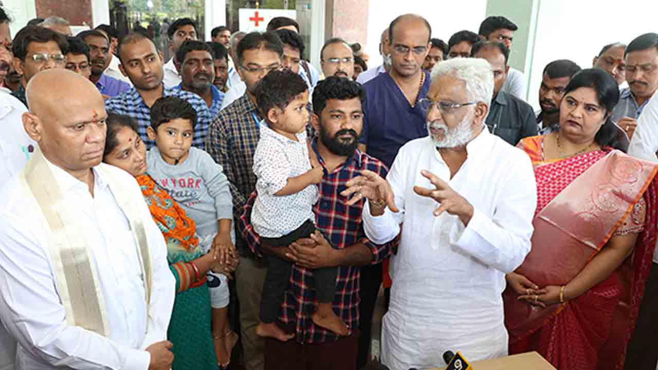 Tirupati | చిరుత దాడిలో గాయపడిన చిన్నారి డిశ్చార్జ్‌ ..పరామర్శించిన టీటీడీ చైర్మన్‌