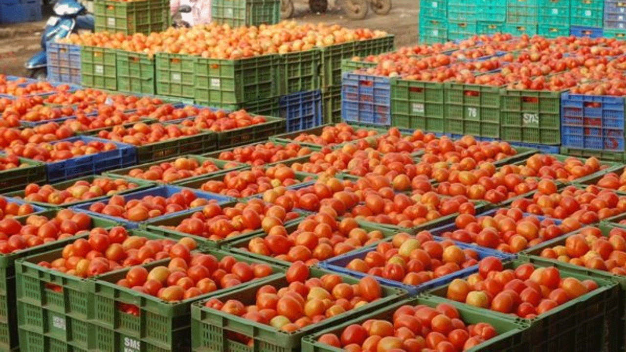 Tomatoes | రూ.21లక్షల విలువైన టమాటా లోడ్ లారీ మిస్సింగ్..