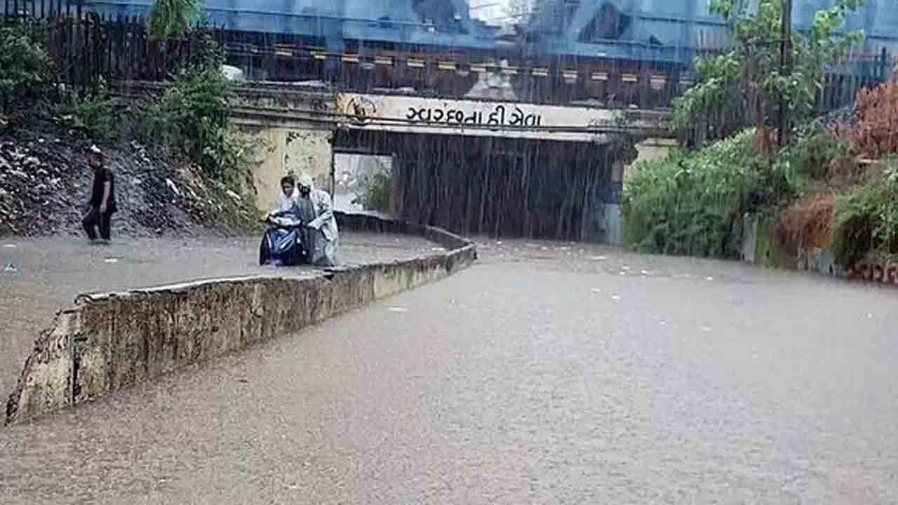 గుజరాత్‌లో ఎడతెగని వర్షాలు