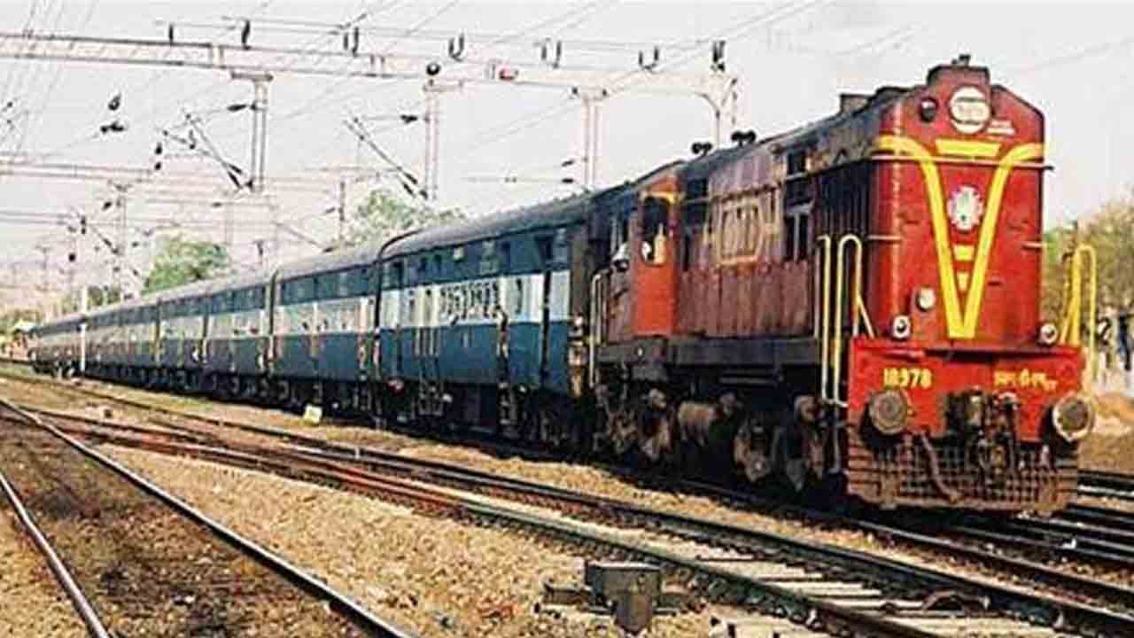 దక్షిణ మధ్య రైల్వే పరిధిలో పలు రైల్వే స్టేషన్ల మధ్య 36 రైళ్లు రద్దు