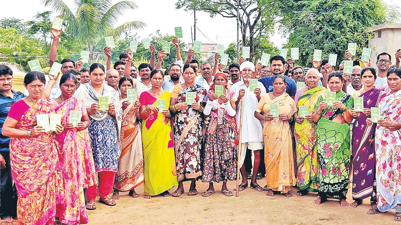 కస్తూరినగర్‌కు పోడుపట్టా భిషేకం
