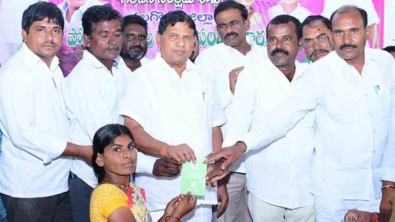 అర్హులందరికీ సంక్షేమ ఫలాలు