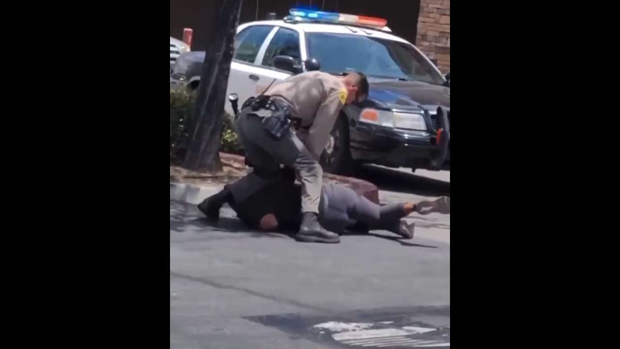 USA Cop Brutality | అమెరికాలో రౌడీలా ప్రవర్తించిన పోలీస్‌.. క్యాన్సర్‌ పేషెంట్‌ అని చూడకుండా మహిళపై దాడి  ! Video