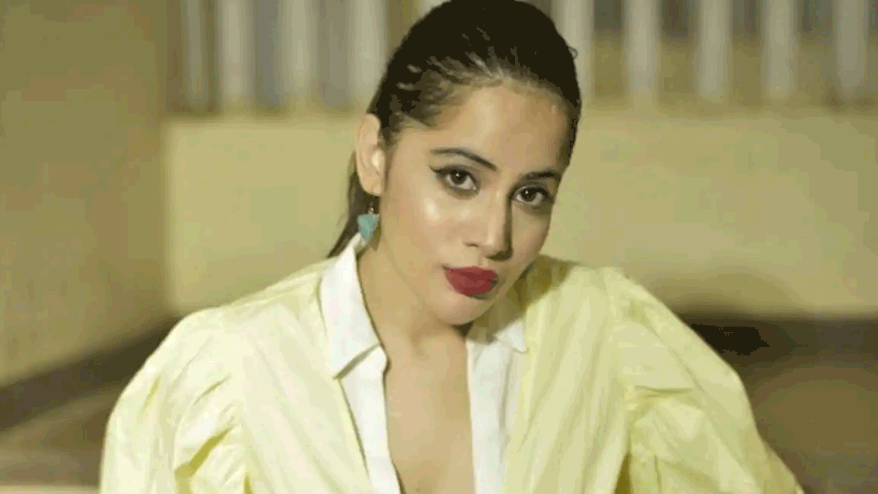 Urfi Javed | విమానంలో ఉర్ఫీకి వేధింపులు.. పబ్లిక్ ఫిగర్ నే కానీ, పబ్లిక్ ప్రాపర్టీని కాదన్న నటి