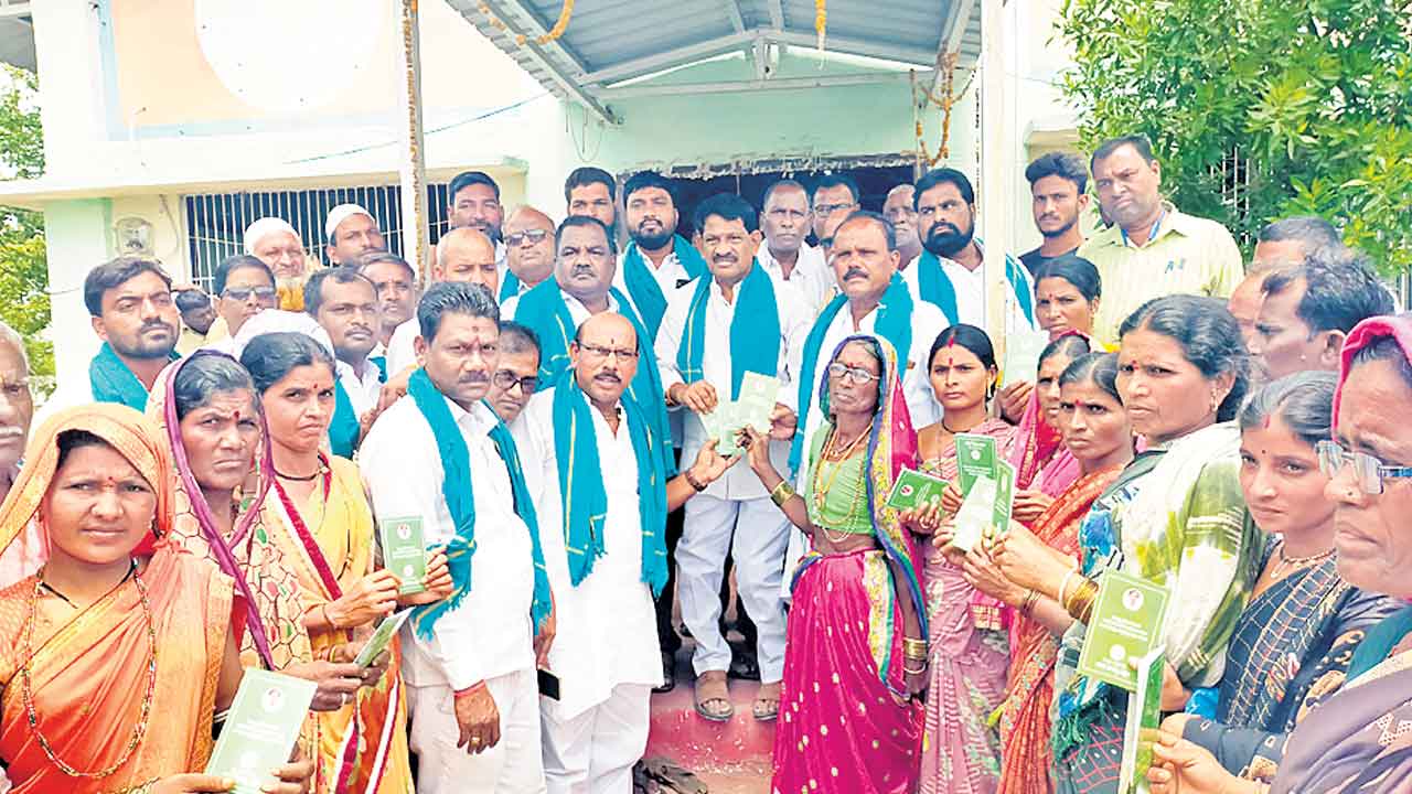 గిరిజనుల అభ్యున్నతికి కృషి