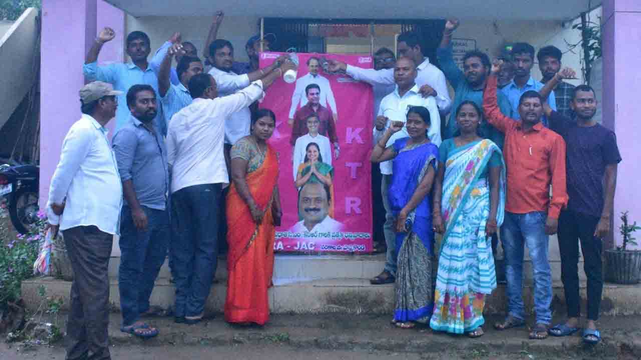 వీఆర్‌ఏల ఆనందహేల..