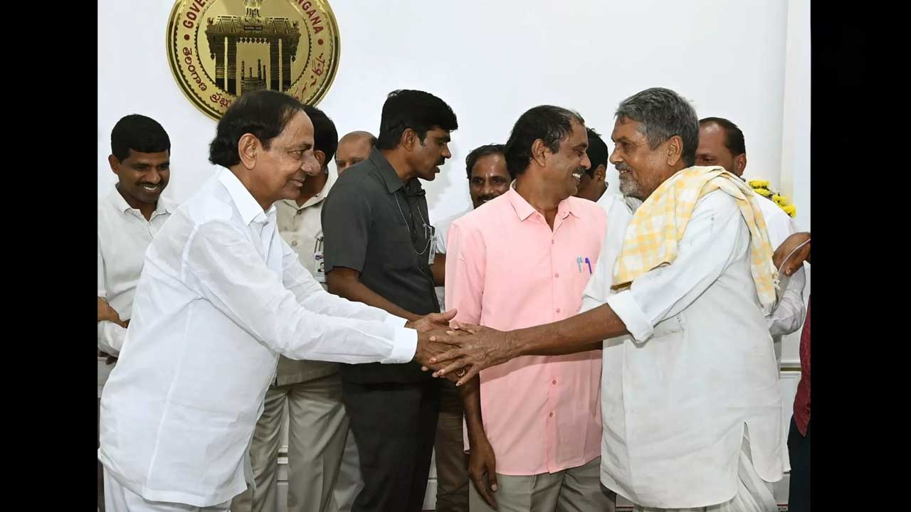 VRAs regularisation | ప్రభుత్వ ఉద్యోగులుగా వీఆర్ఏలు.. ఉత్తర్వులు జారీచేసిన సీఎస్