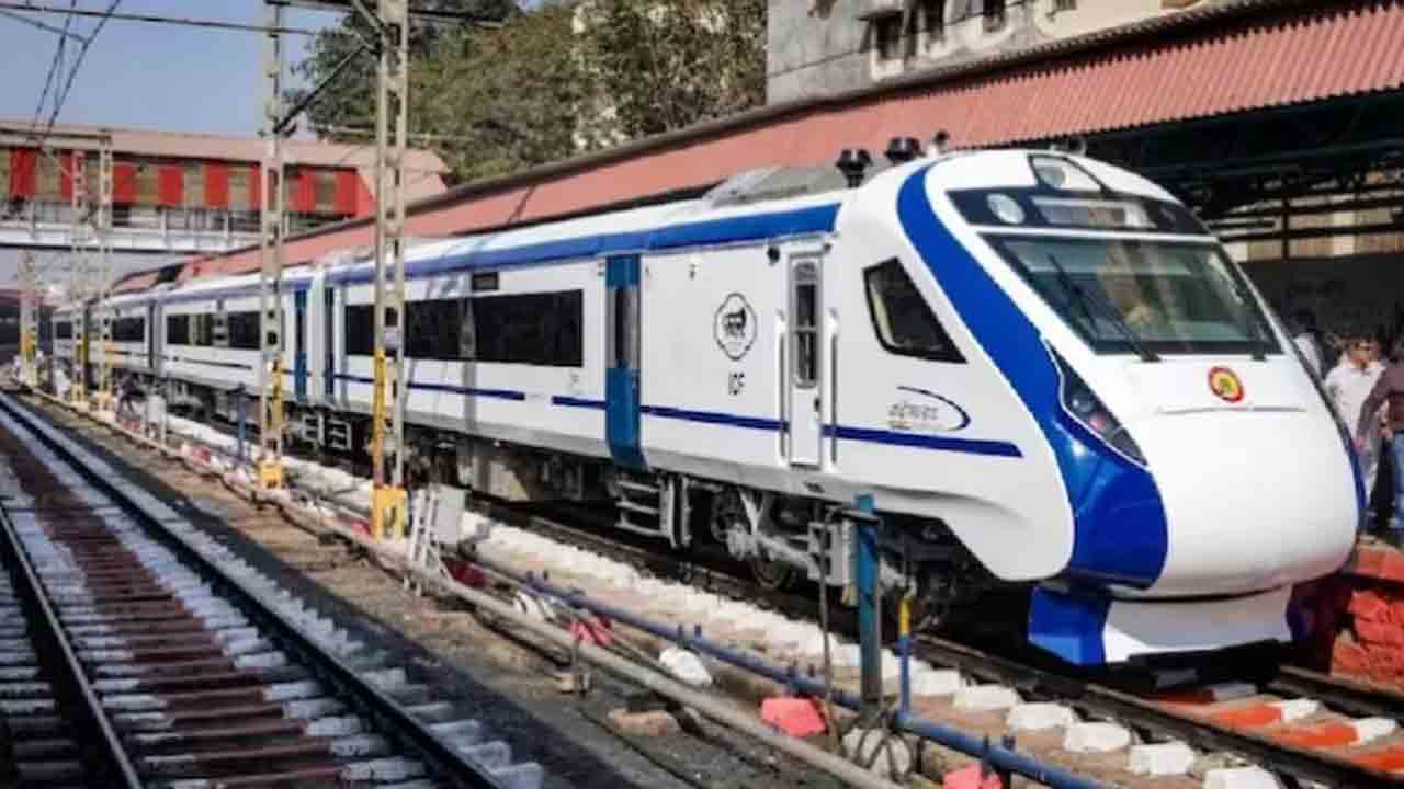 Vande Bharat train | మూత్ర విసర్జనకు వందే భారత్‌ రైలు ఎక్కాడు.. రూ.6,000 వదిలించుకున్నాడు