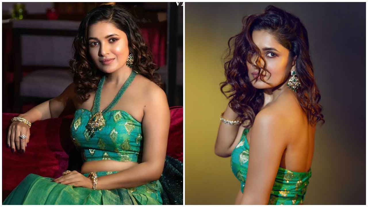 Vani Bhojan | చూపులతో గాలం వేస్తున్న వాణి భోజన్..