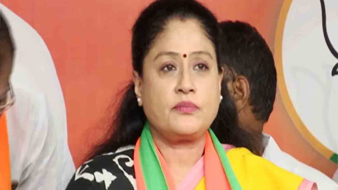 Vijaya shanthi |  పార్టీలో ప్రాధాన్యం లేదంటూ అసంతృప్తితో రగిలిపోతున్న రాములమ్మ.. త్వరలో బీజేపీని వీడనున్న విజయశాంతి?