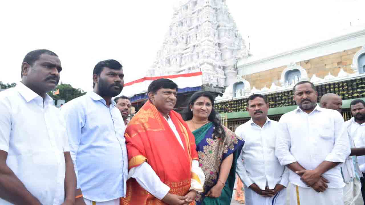 Boinapalli Vinod Kumar | తిరుమలలో స్వామివారిని దర్శించుకున్న బోయినపల్లి వినోద్ కుమార్ దంపతులు