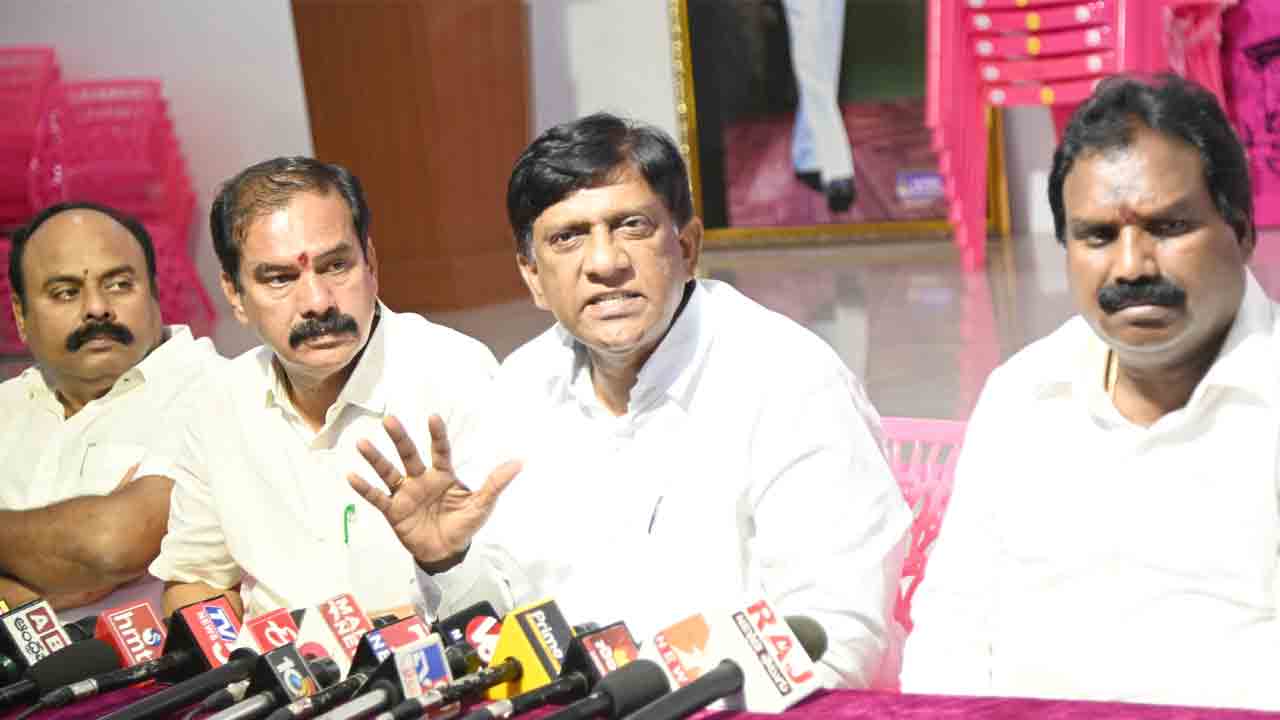 విపత్కర పరిస్థితుల్లో రాజకీయాలా!