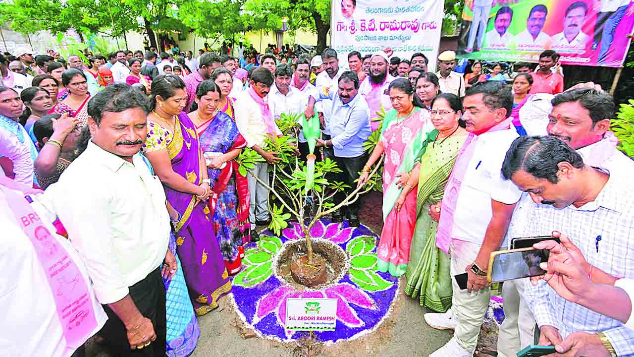 వర్ధిళ్లు వందేళ్లు వెయ్యేళ్లు