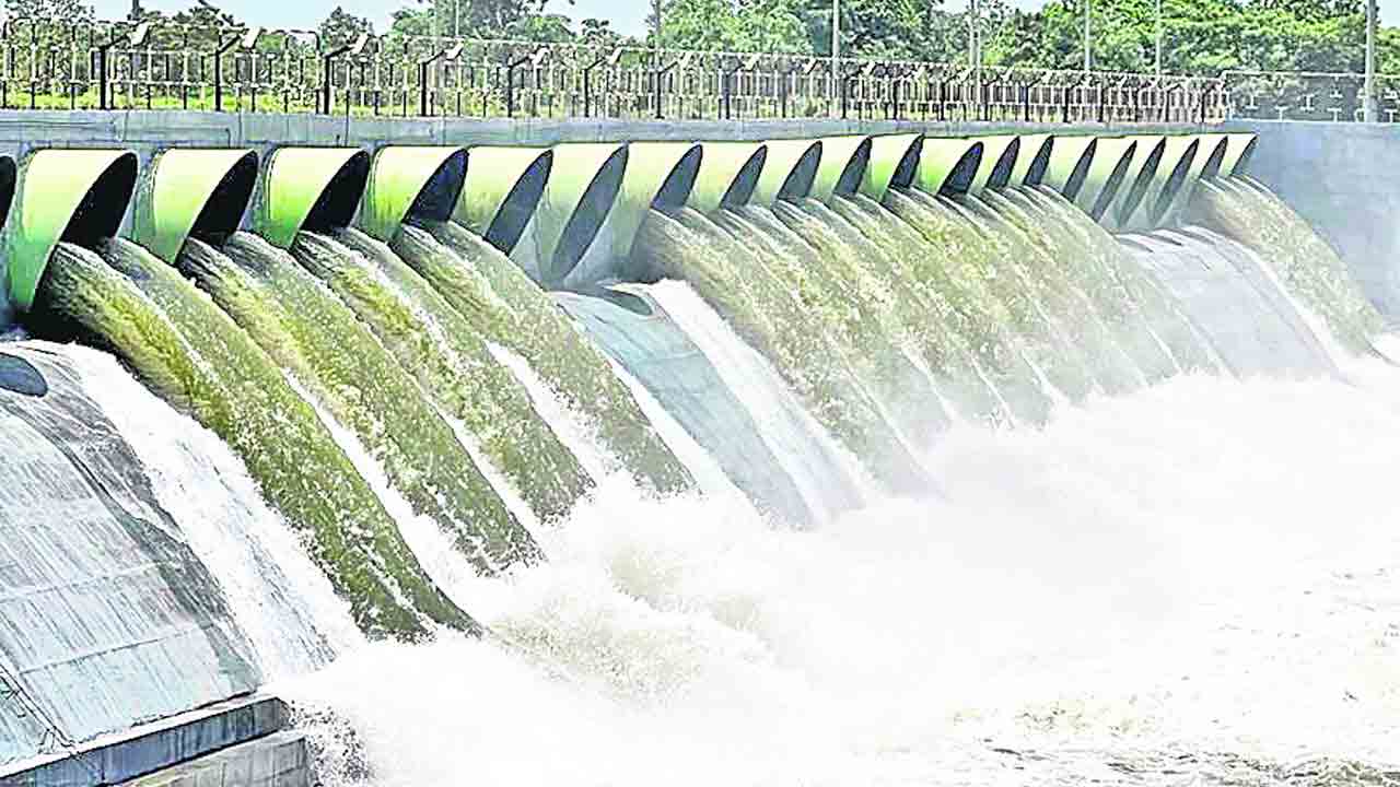 కొనసాగుతున్న ఎత్తిపోతలు