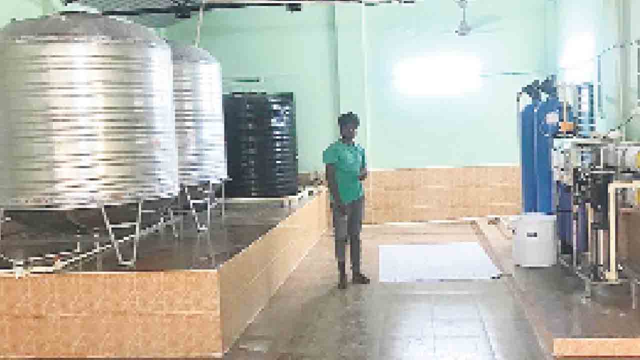 రోజుకు 8గంటల స్వచ్ఛ జలం