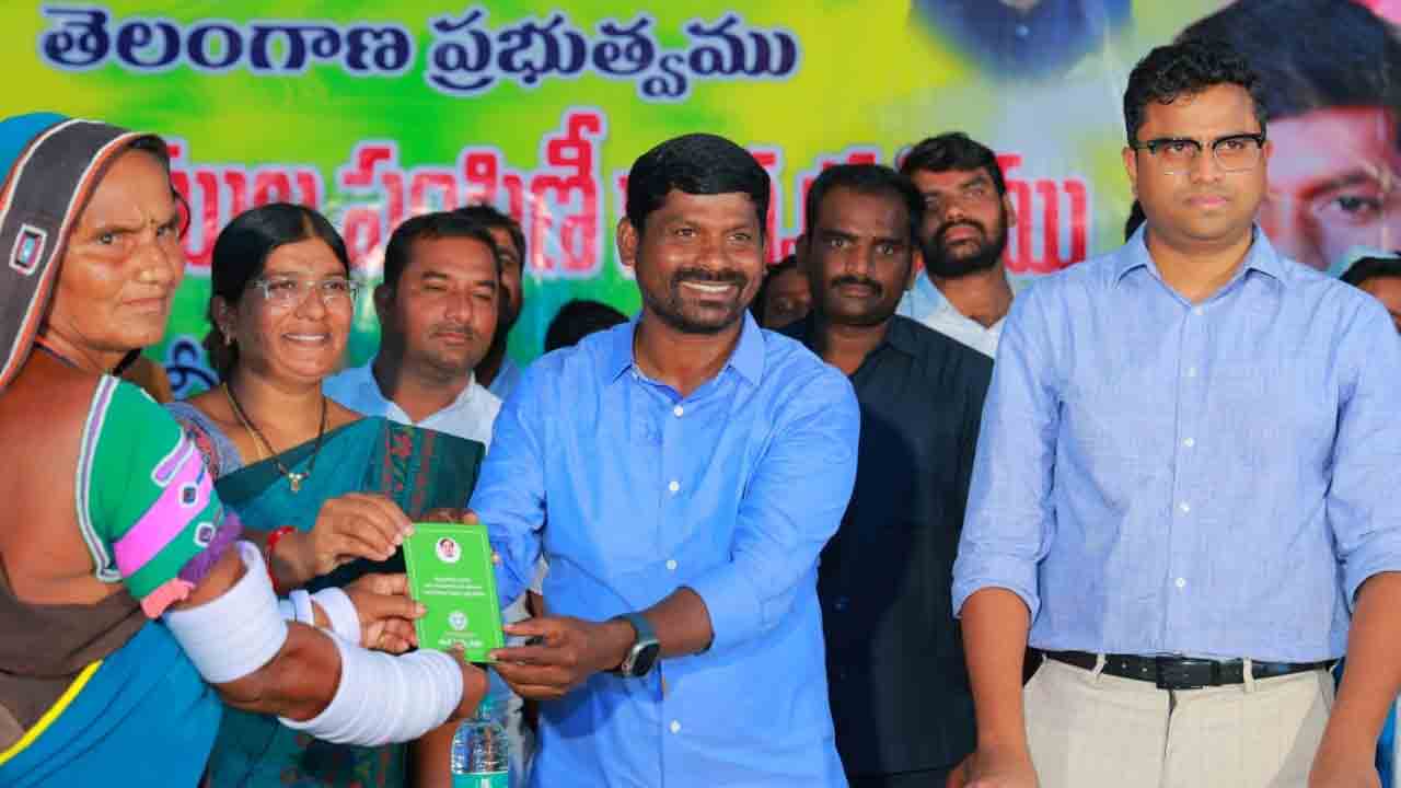 గిరిజనుల్లో పట్టాహాసం