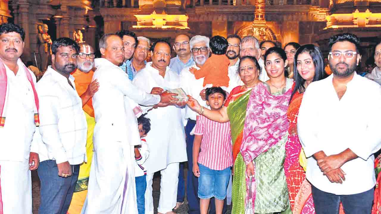 యాదగిరిగుట్టకు 5 లక్షల విరాళం