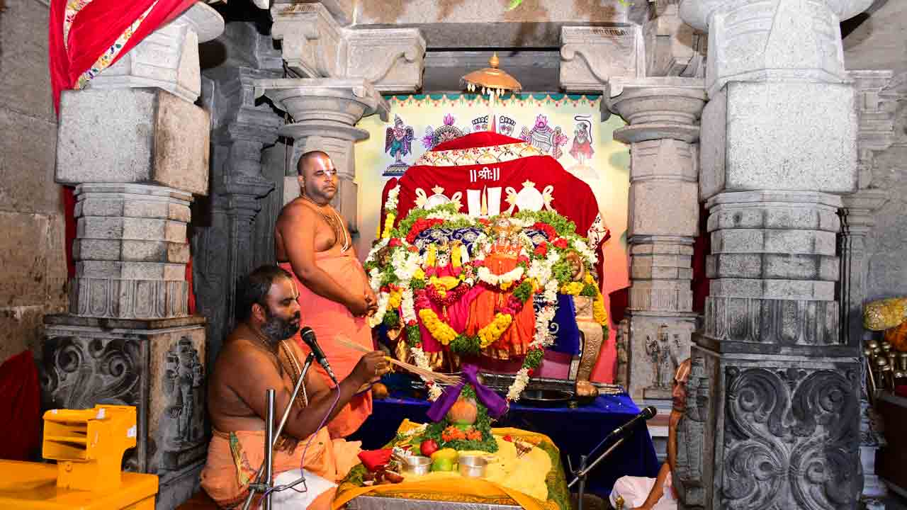 శాస్ర్తోక్తంగా యాదగిరీశుడి నిత్య తిరుకల్యాణోత్సవం