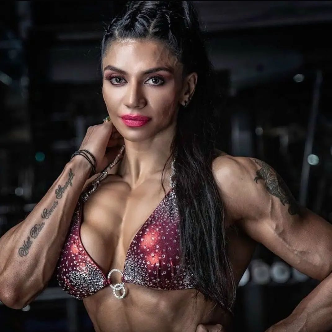 ఆ ఆకారం చూసి స్నేహితులు నవ్వేవారు. దీంతో ఫిట్‌నెస్‌ కోసం జిమ్‌లో చేరింది. కానీ, నెలనెలా ఫీజు కట్టడం కష్టమయ్యేది.