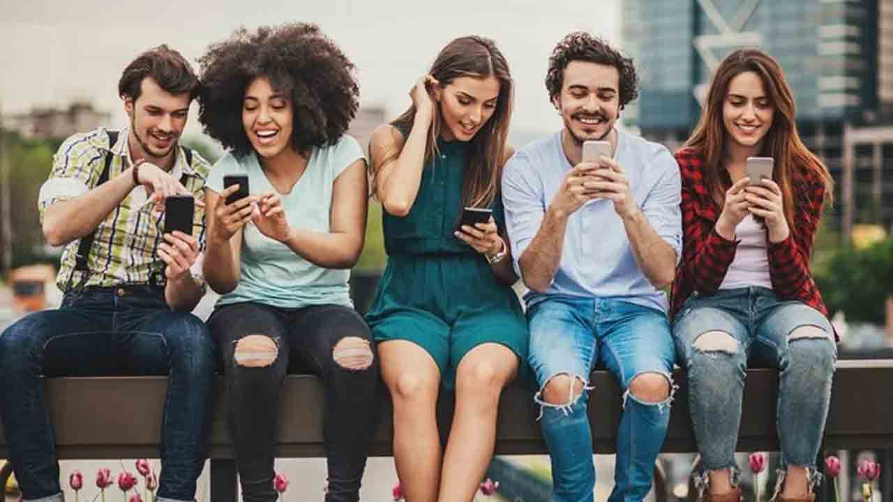 మీరు 1981-1996 మధ్యలో జన్మించారా? కచ్చితంగా మీకు ఈ అలవాటు ఉంటుందట!