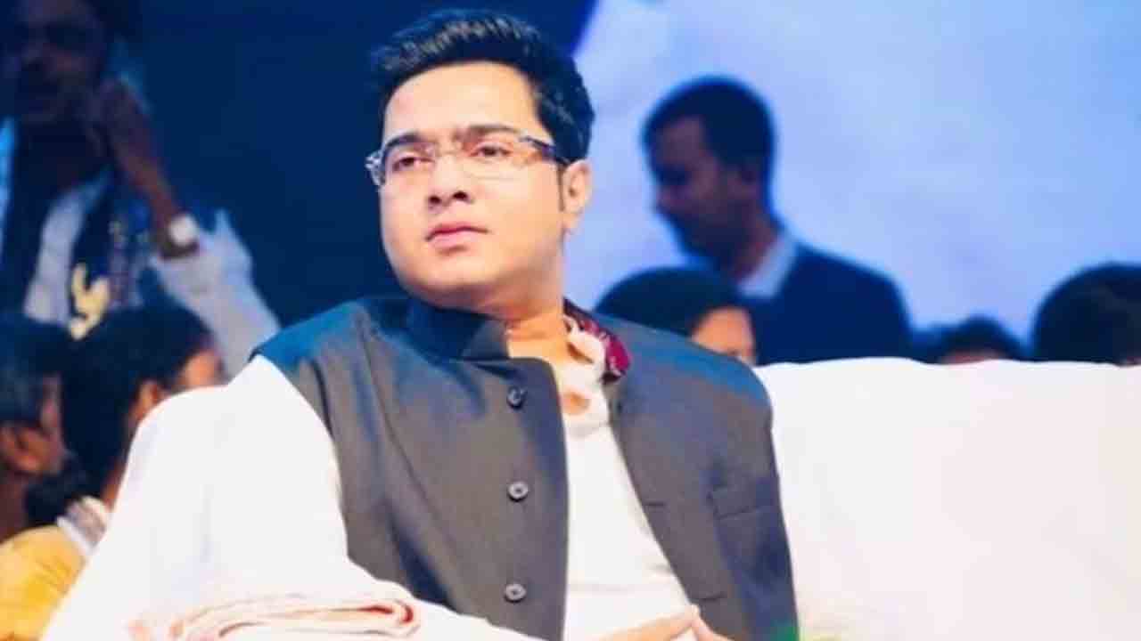 ఈడీ చార్జిషీట్‌లో అభిషేక్‌ బెనర్జీ పేరు