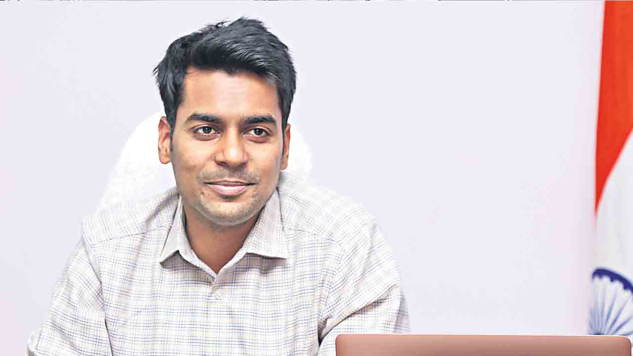 హైదరాబాద్‌ కలెక్టర్‌గా అనుదీప్‌ దురిశెట్టి