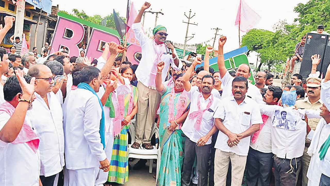 కాంగ్రెస్‌పై రైతన్న ఆగ్రహ జ్వాల