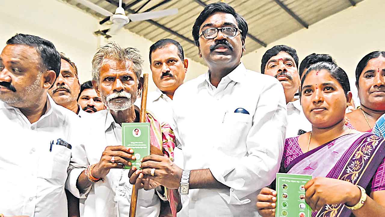 Puvvada ajay kumar | పోడు పట్టాలతో గిరిజనులకు 8 రకాల ప్రయోజనాలు: మంత్రి పువ్వాడ