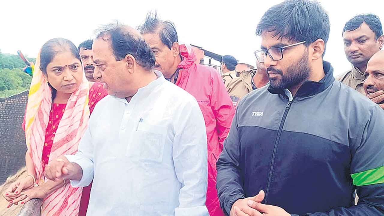 కుండపోత.. ఉమ్మడి ఆదిలాబాద్‌ జిల్లావ్యాప్తంగా ఏకధాటిగా వాన