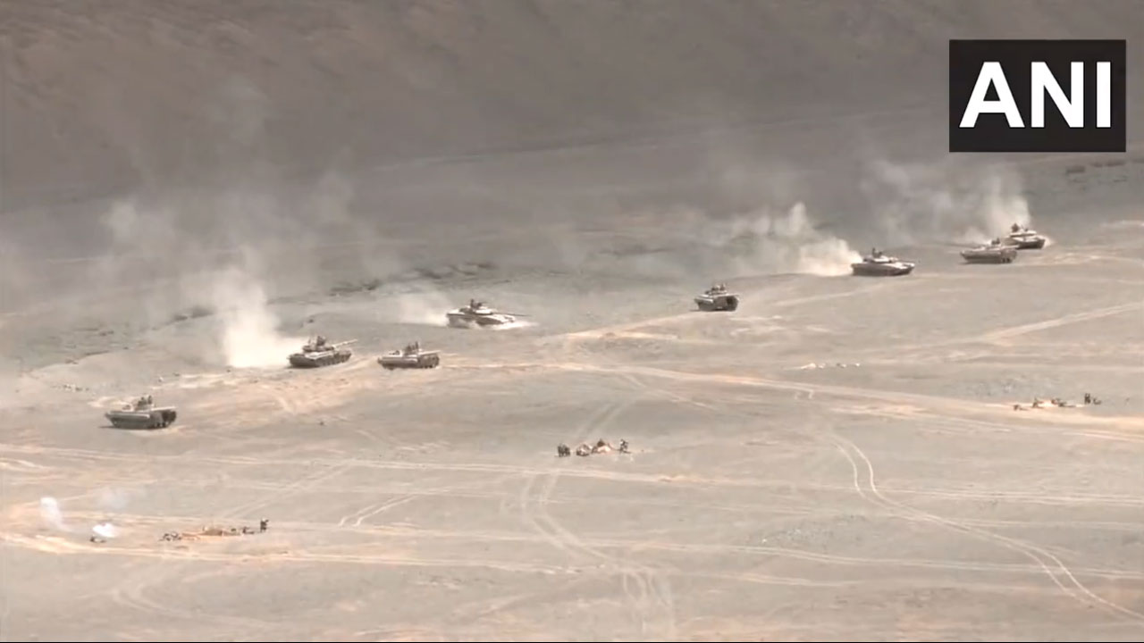 Indian Army Drills: ఇండ‌స్ న‌ది వ‌ద్ద సైనిక విన్యాసాలు.. ఈస్ట్ర‌న్ ల‌డాఖ్‌లో ఆర్మీ కొత్త ఆయుధాలు.. వీడియోలు