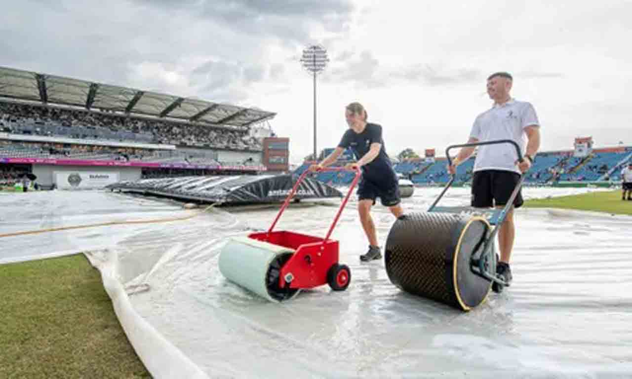 Ashes Series | యాషెస్ మూడో టెస్టుకు వ‌ర్షం అంత‌రాయం.. డ్రెస్సింగ్ రూమ్‌కే ప‌రిమిత‌మైన‌ ఇరుజ‌ట్ల‌ ఆట‌గాళ్లు