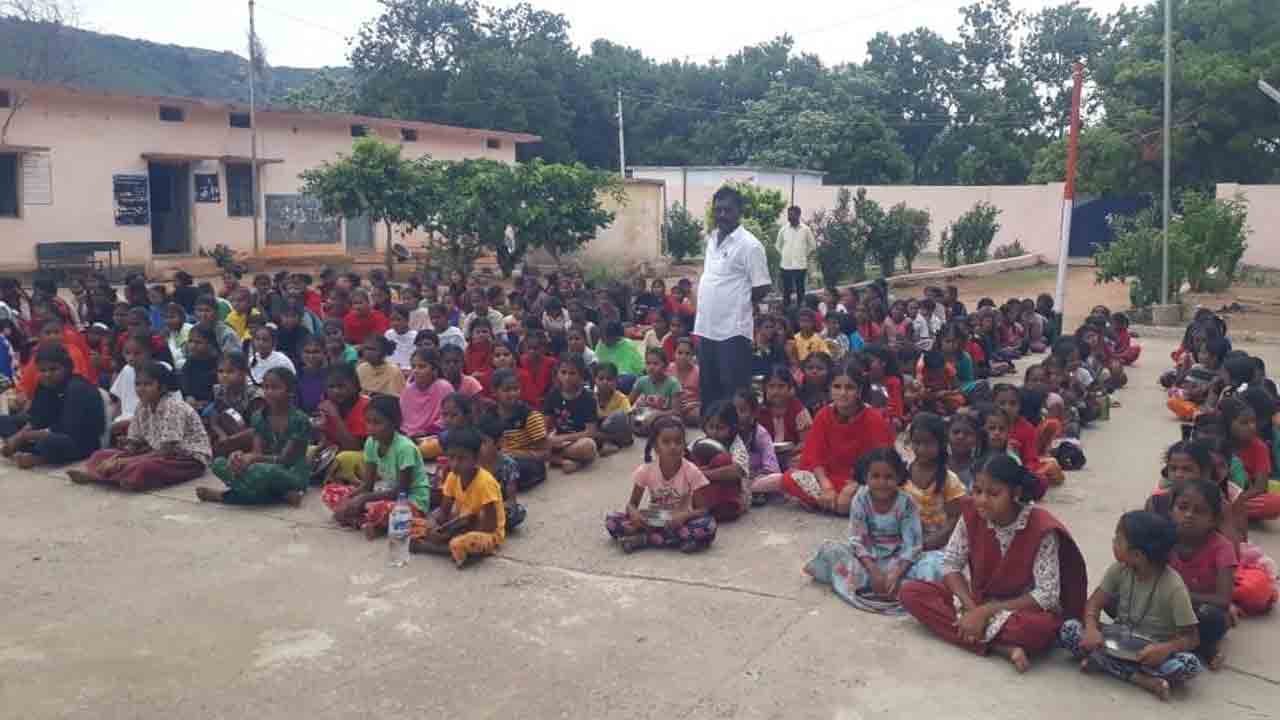 ఆశ్రమ పాఠశాలలో అడ్మిషన్లు ఫుల్‌