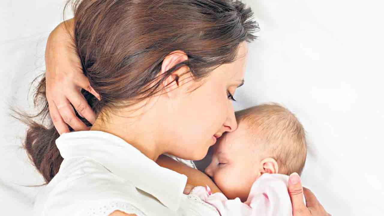 Parenting Tips | ఆఫీసుకెళ్తే బిడ్డకు పాలు ఎలా ఇవ్వాలి? ఏవైనా ప్రత్యామ్నాయ మార్గాలు ఉన్నాయా?