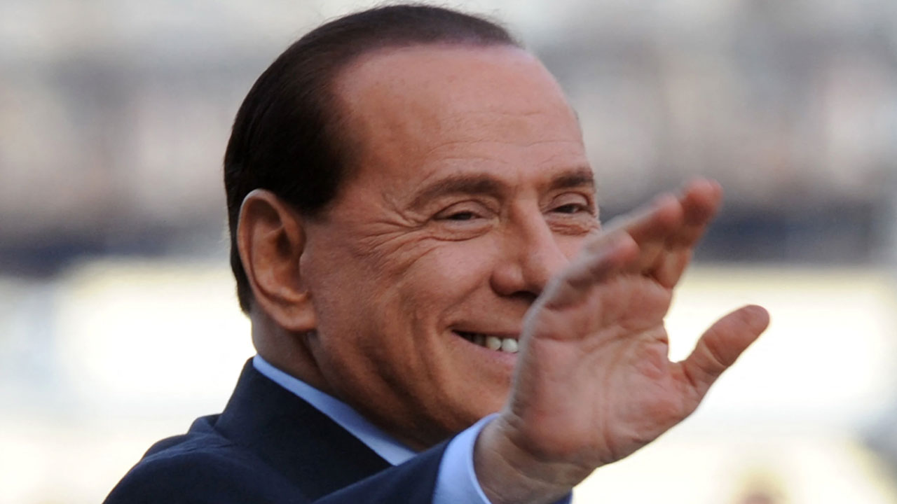 Silvio Berlusconi: 33 ఏండ్ల గ‌ర్ల్‌ఫ్రెండ్‌కు రూ. 900 కోట్ల ఆస్తి గిఫ్ట్‌..  ఇటలీ మాజీ ప్రధాని సంచలన నిర్ణయం
