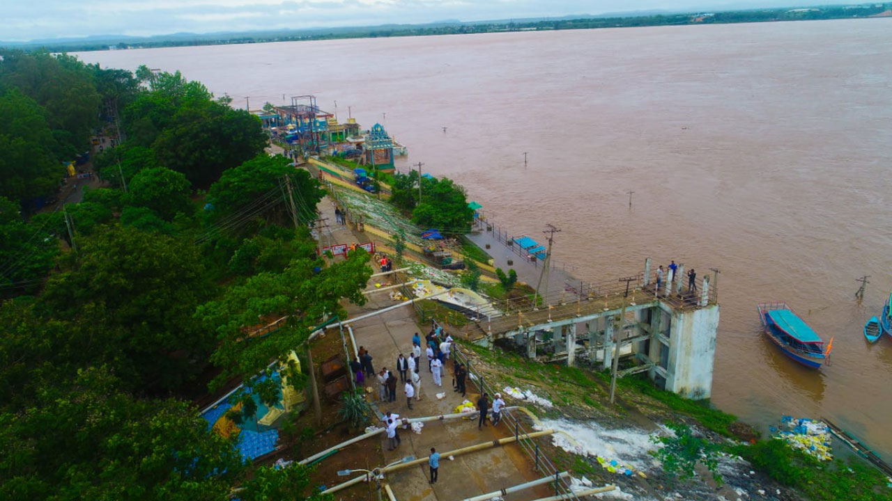 Godavari | భద్రాచలం వద్ద క్రమంగా పెరుగుతున్న గోదావరి నీటిమట్టం