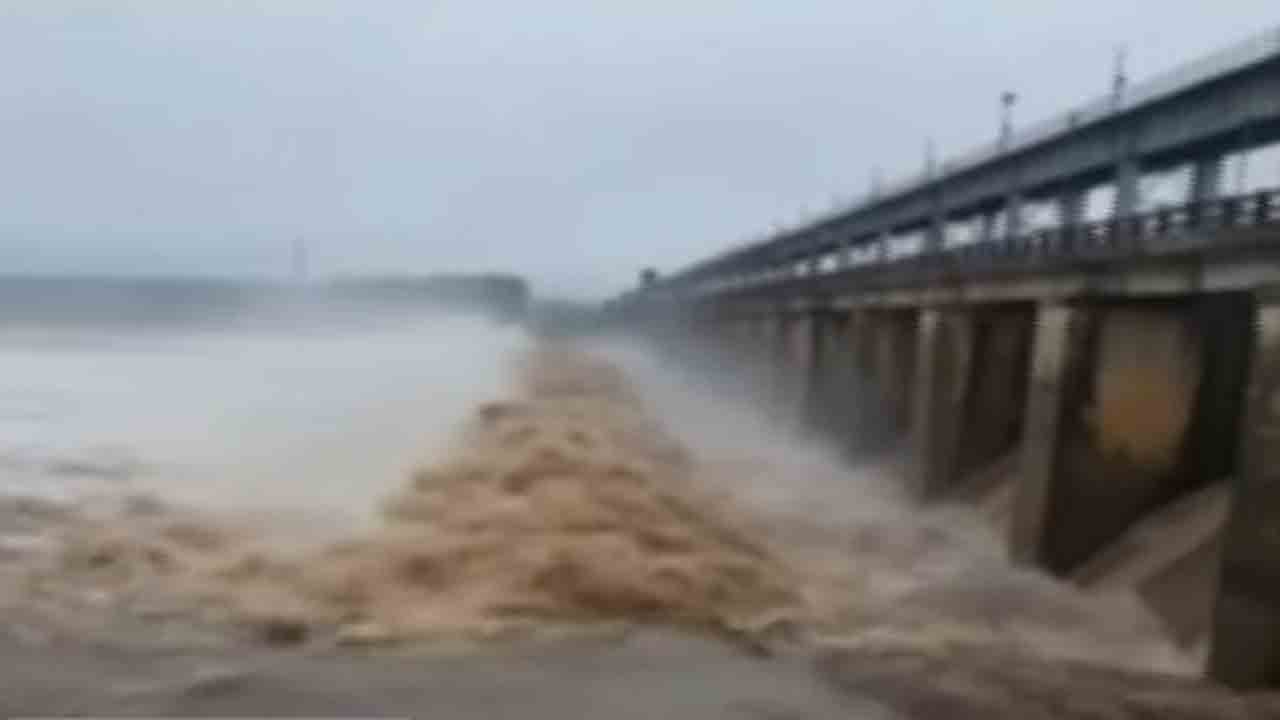 Bhadrachalam | భద్రాచలం వద్ద పెరుగుతున్న గోదావరి వరద.. మత్స్యకారులు వేటకు వెళ్లొద్దని ఆదేశాలు