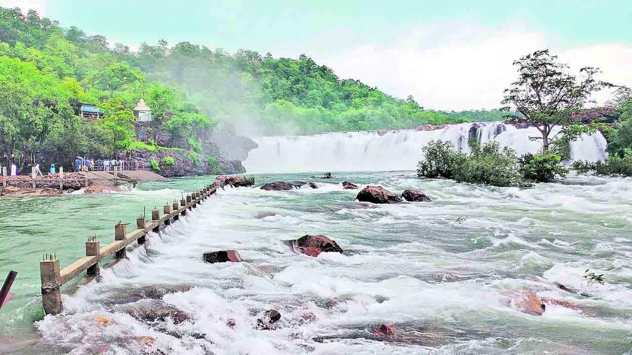 వాన ఆగినా.. వరద