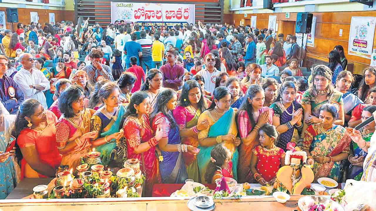 లండన్‌లో వైభవంగా బోనాల జాతర