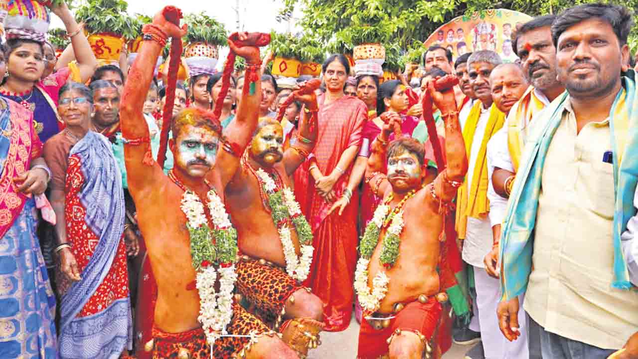 చల్లంగ చూడు అమ్మోరు తల్లీ..