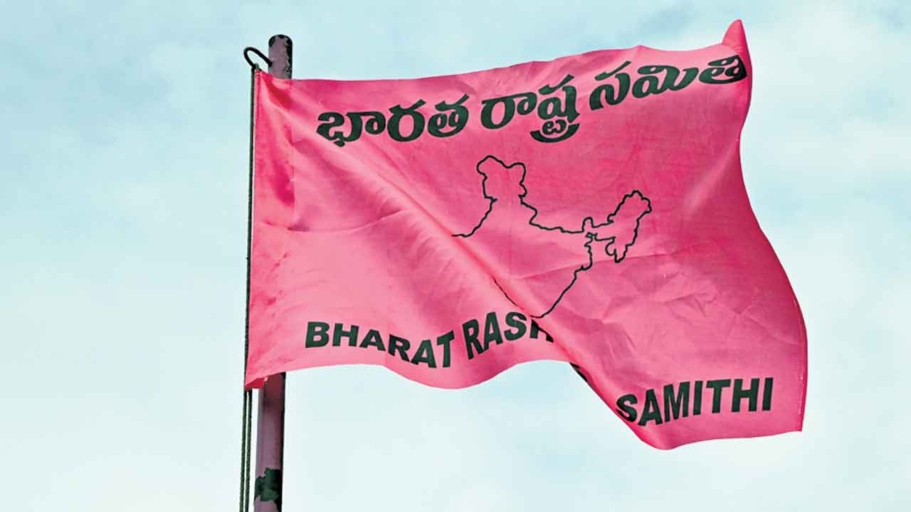 బీఆర్‌ఎస్‌ నేతల ఐక్యతను దెబ్బతీసే కుట్ర