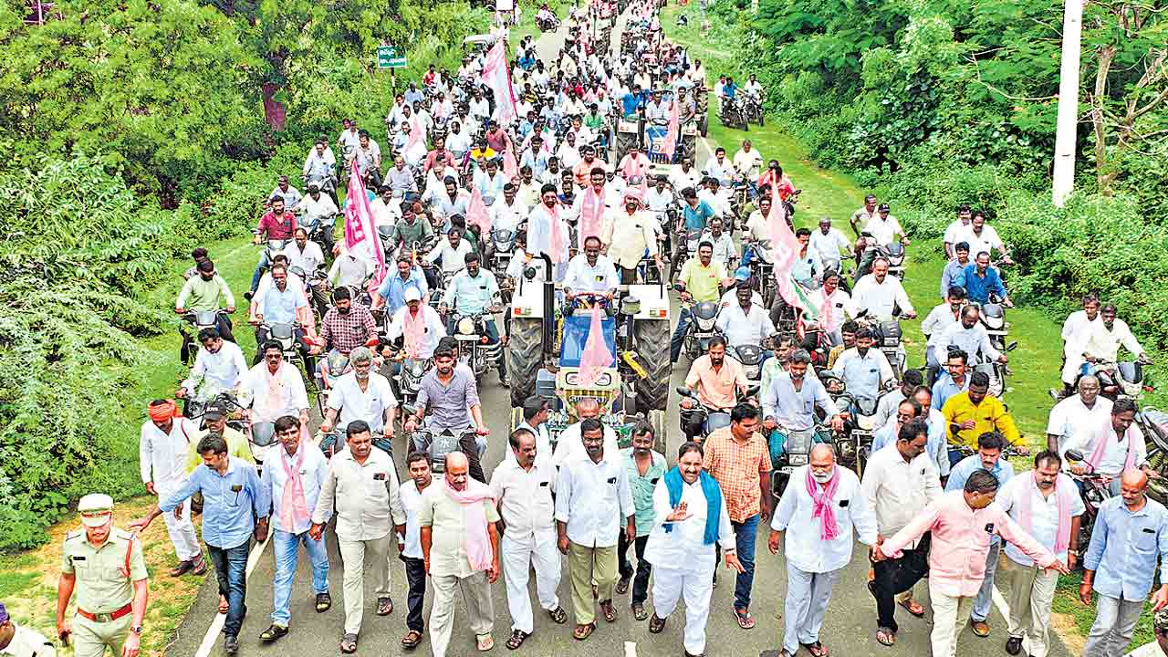 కాంగ్రెస్‌ పాలనలో పగలే కరెంటు లేదు