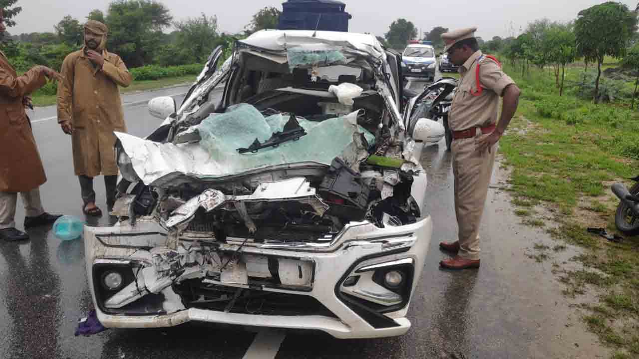 Road accident | నారాయణపేట జిల్లాలో ఘోర రోడ్డు ప్రమాదం..ఇద్దరి మృతి, మరొకరికి తీవ్ర గాయాలు