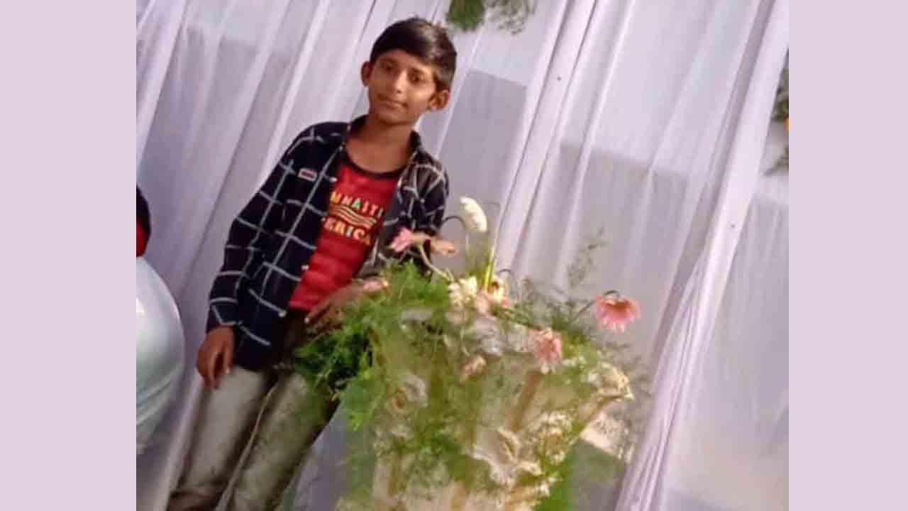 Rajanna Siricilla | యూట్యూబ్‌లో ఆత్మహత్య దృశ్యాన్ని అనుకరిస్తూ.. గోడకున్న మొలకు లుంగీతో కట్టి..