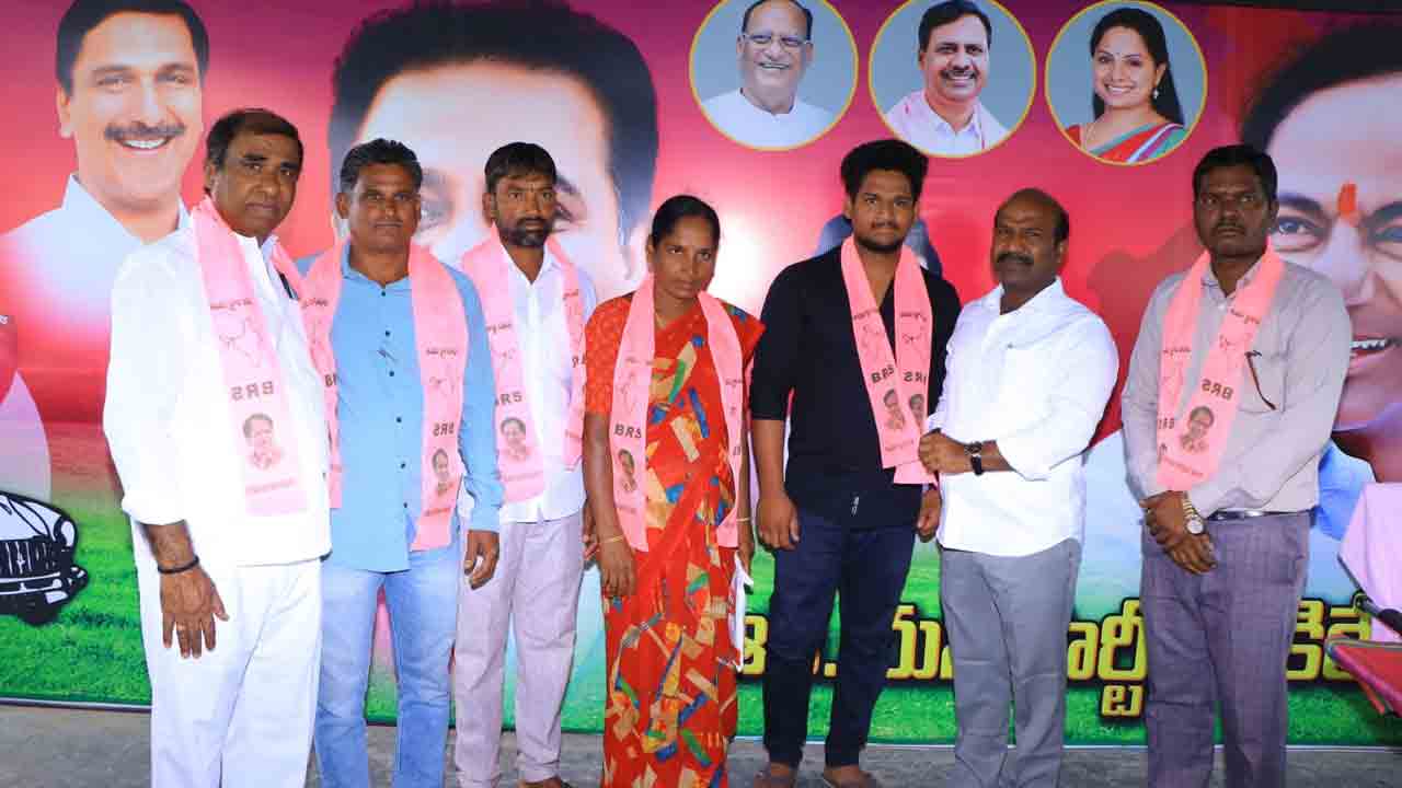 Migrations | అభివృద్ధికి మద్దతుగా బీఆర్ఎస్ లోకి వలసలు