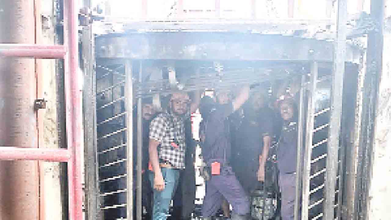 కార్మికుల సంక్షేమానికి యాజమాన్యం ప్రాధాన్యం