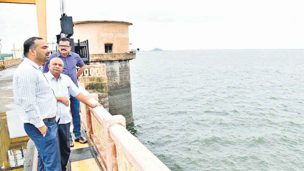 వదలని వాన