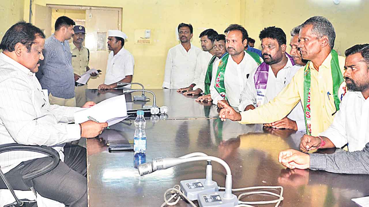 సమస్యలను త్వరగా పరిష్కరించాలి